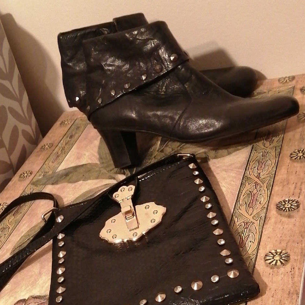 Women's Black Studded Leather Ankle Booties 8.5 And Shoulder Bag Bundle
